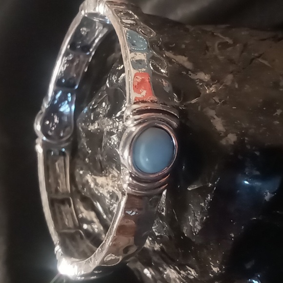 2 bracelets Gold & Silver tone expandable faux turquoise & hammered - Picture 4 of 9